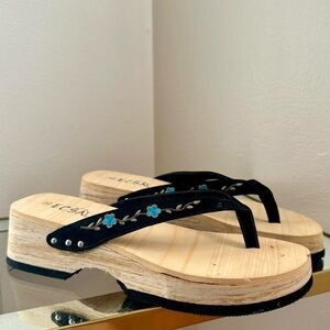 Vintage Y2K platform flip flop sandals